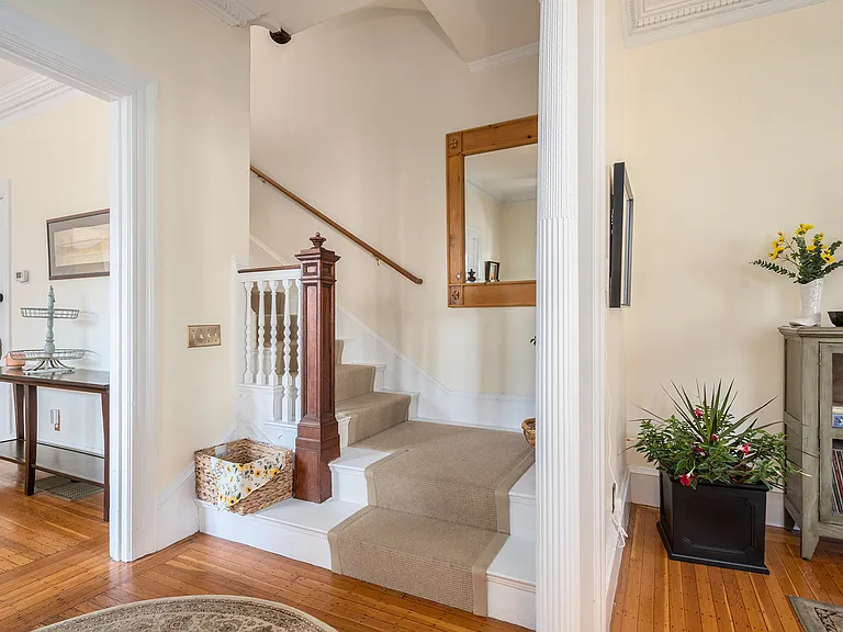 Main Level Entry/ Stair