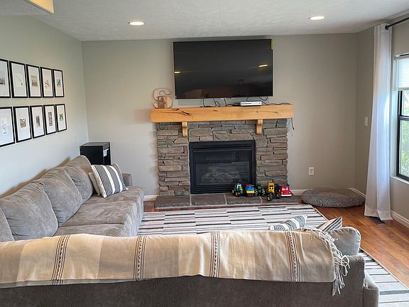 4th image of 2505 W 2150th St N