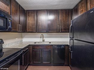 70 W Huron St APT 501, Chicago, IL 60654