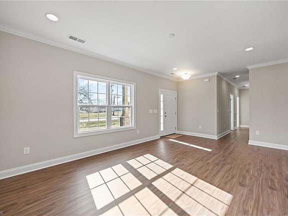 5th image of 1002 Ivey Rd