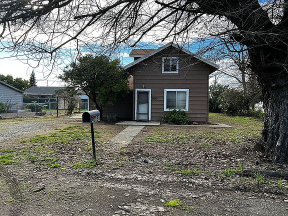 3rd image of 2880 Elm St