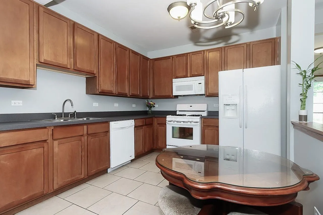 2 bed, 1.5 bath, 1140 sqft, $2,049 — Photo 4