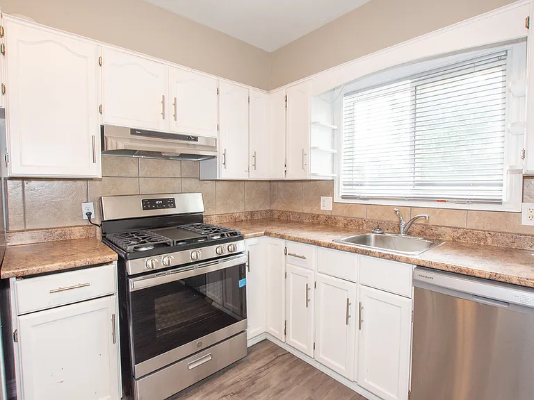 203 Niagara St — Photo 10