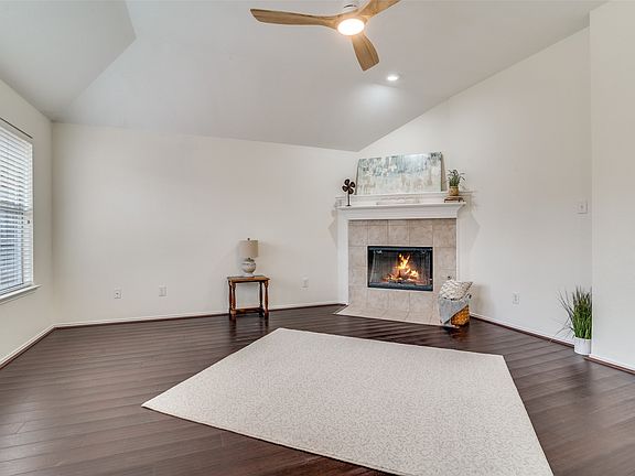5th image of 2185 Crestlake Dr