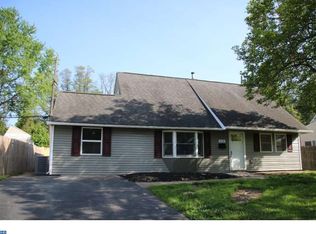 114 Kenwood Dr S, Levittown, PA 19055