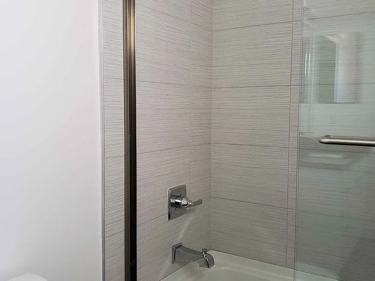 2651 S Hobart Blvd — Photo 20