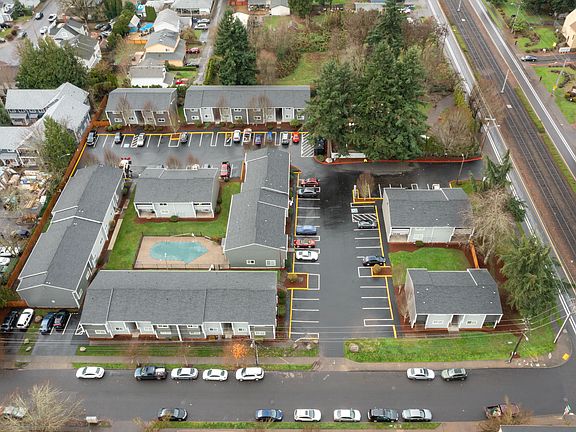 2nd image of 15994 E Burnside St #84