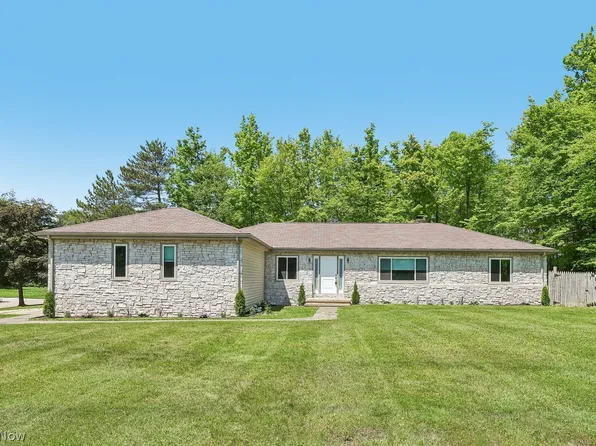 32383 S Burr Oak Dr, Solon, OH 44139