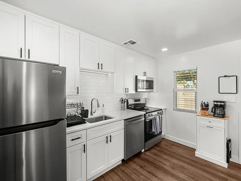 1242 E Pierce St #3 — Photo 5