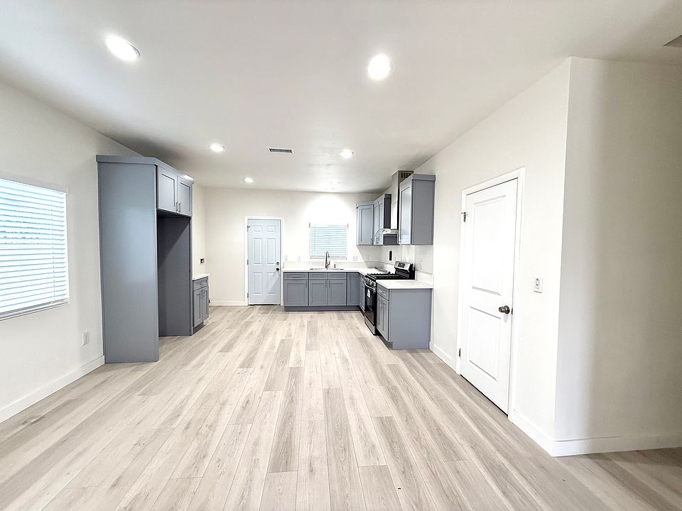 Spacious living room/family area