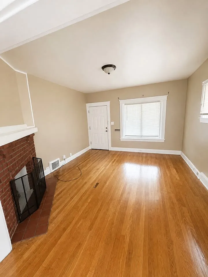 4 bed, 1940 sqft, $900 — Photo 2