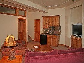4th image of 3110 Thistle St