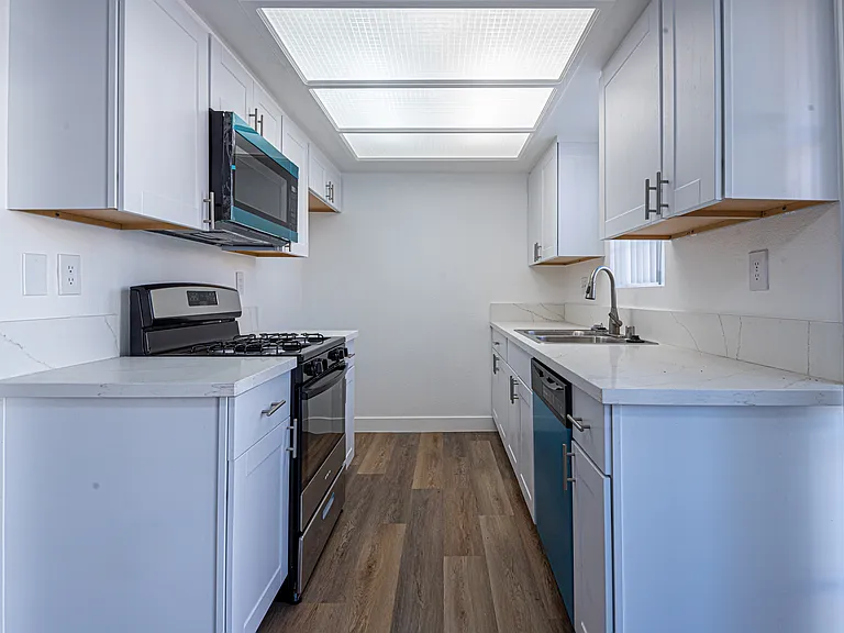 CYPRESS CONDOMINIUMS — Photo 16