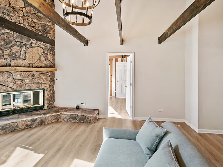 3N425 N Howard Ave — Photo 16