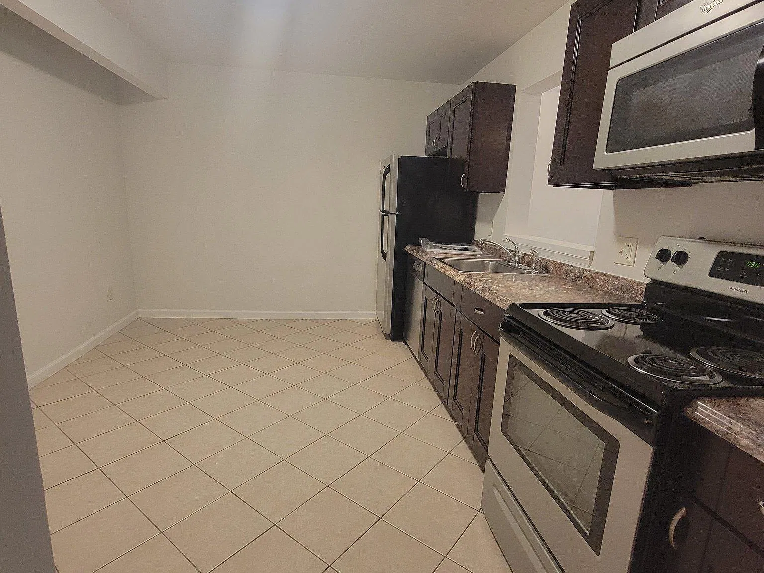 3 bed, 1.5 bath, 1461 sqft, $2,300 — Photo 4