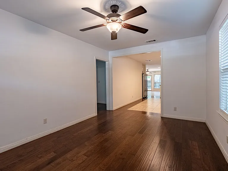 2217 Holly St — Photo 8