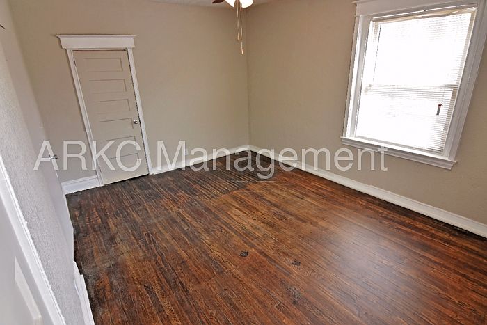 1st image of 1114 E Armour Blvd