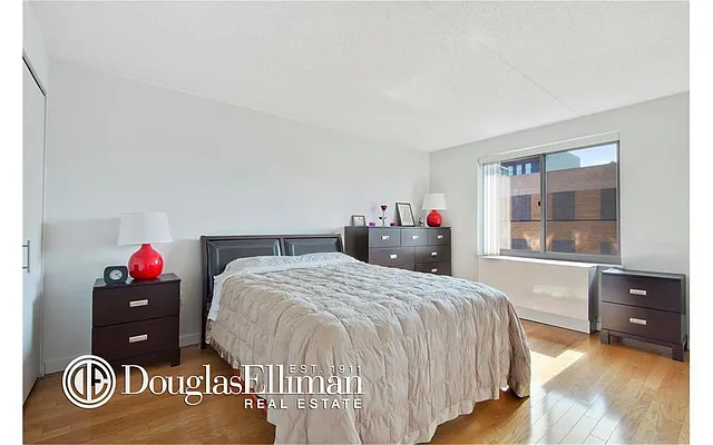 Rented by Douglas Elliman | media 27