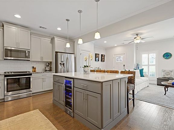 5th image of 916 Westmoreland Cir NW