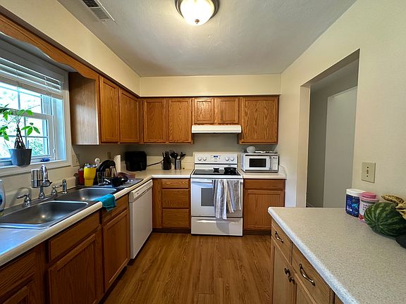 4th image of 1717 Eastborne Dr