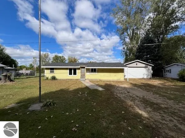 9291 E Colby Rd, Crystal, MI 48818