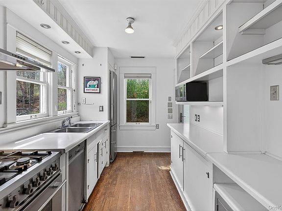 4th image of 1063 Sawkill Road
