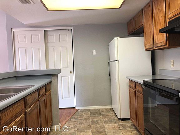 3rd image of 2228 E Forge Ave
