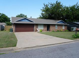 1493 N Lonesome Dove Dr, Fayetteville, AR 72704