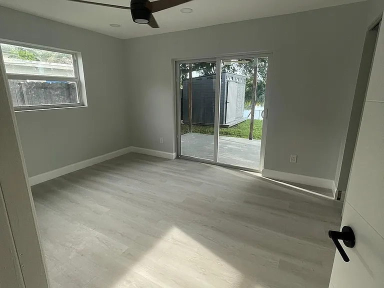 5530 SW 54th St #1 — Photo 5