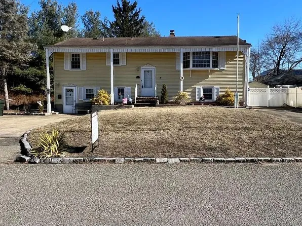 14 Appleby St, Old Bridge, NJ 08857