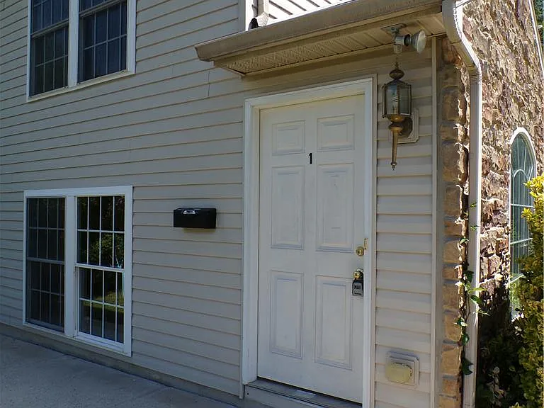 1624 W Whitehall St #1 — Photo 2