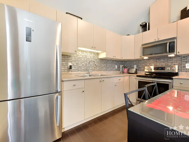 7309 191b St #COACH HOUSE — Photo 9