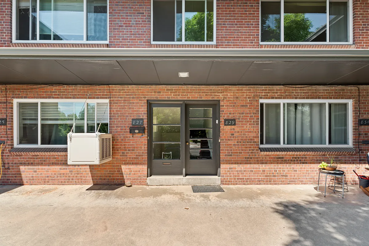 Building Photo - 831 N Glencoe St