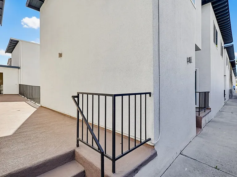 25829 Viana — Photo 21
