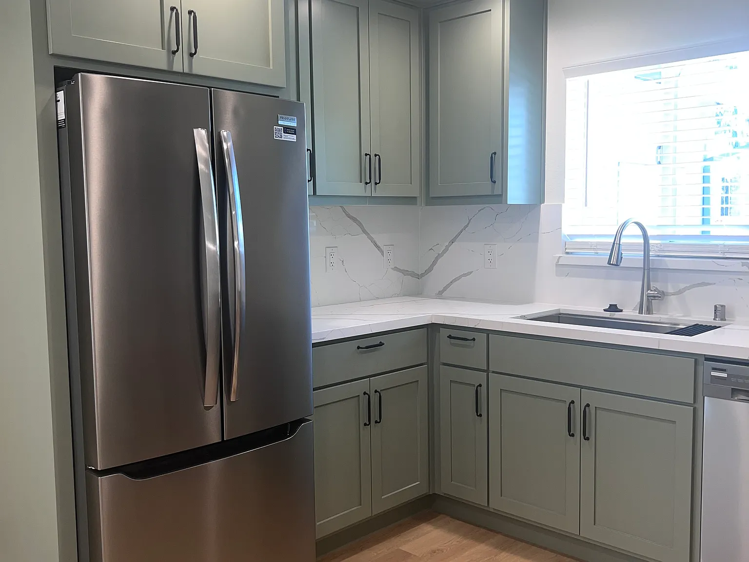 2 bed, 819 sqft, $3,400 — Photo 3