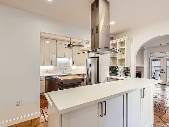 4th image of 7707 Broadway #5