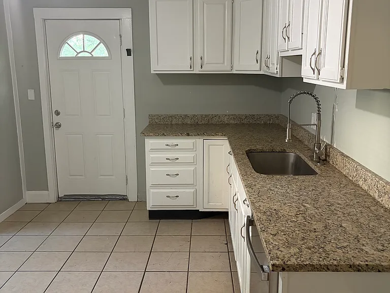 2319 Coyner Ave — Photo 8