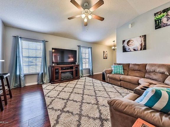 Living Room - Beautiful Hardwood Floors