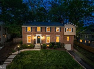 6305 Kenhowe Dr, Bethesda, MD 20817