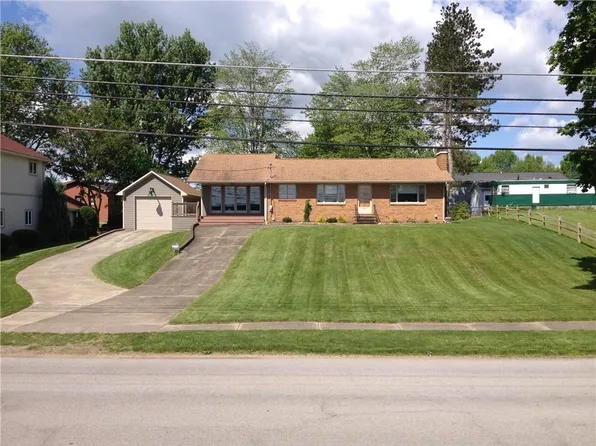 305 N 2nd St, Conneaut Lake, PA 16316
