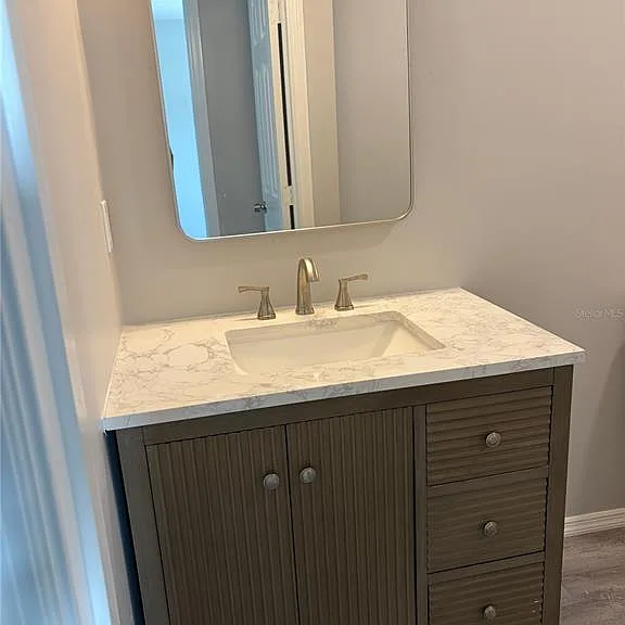 190 W Ventris Ave — Photo 26