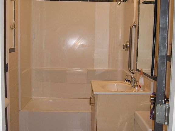 4th image of 1186 Worcester Rd Unit 1031
