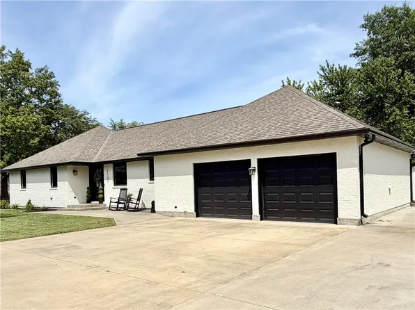 1107 Country Club Dr, Butler, MO 64730