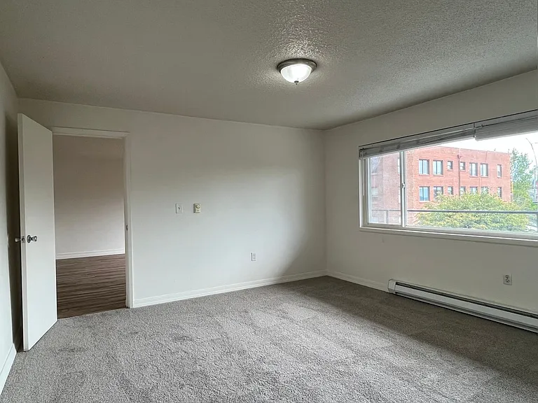 Effortless Living Near the Alaska Junction The Webster Apartments — Photo 31