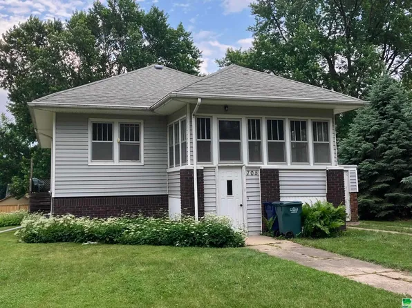 705 5th Ave, Alton, IA 51003