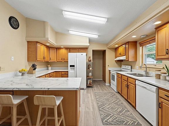 4th image of 1 Christensen Ct