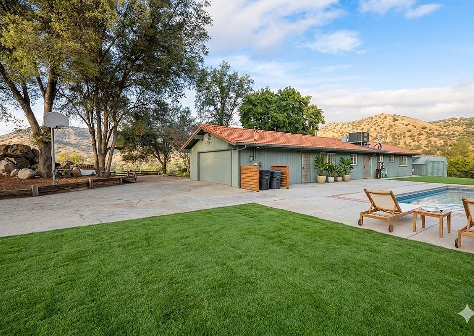 1st image of 38570 Rustic Ln