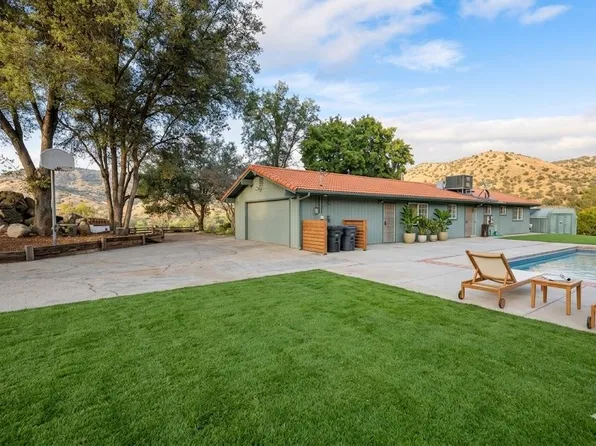 38570 Rustic Ln, Squaw Valley, CA 93675