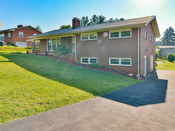 4th image of 617 Hollis St