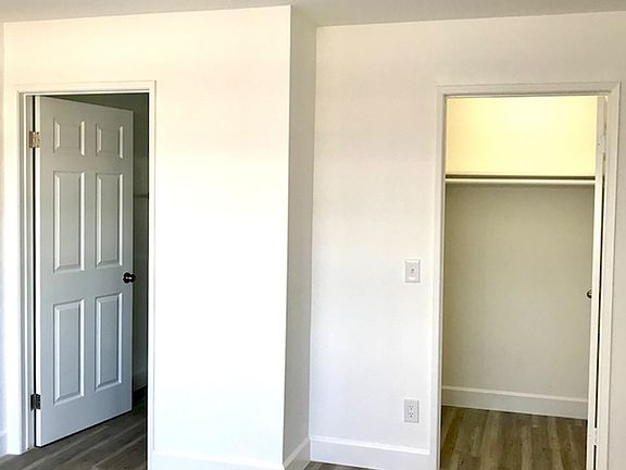 3rd image of 14755 Victory Blvd APT 106
